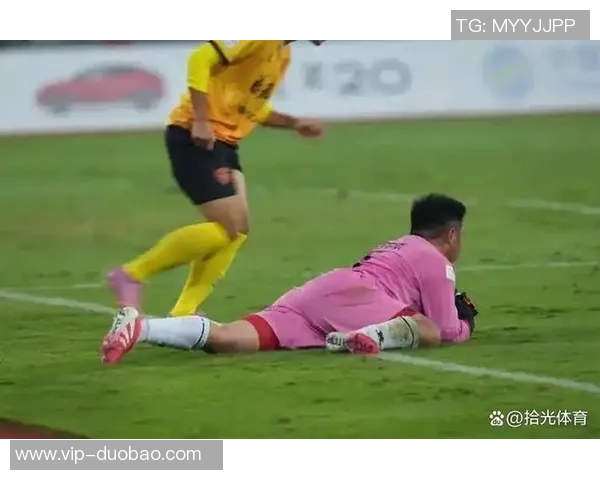 川超精彩绝伦补时逆转遂宁门将头球绝平广安队震撼全场