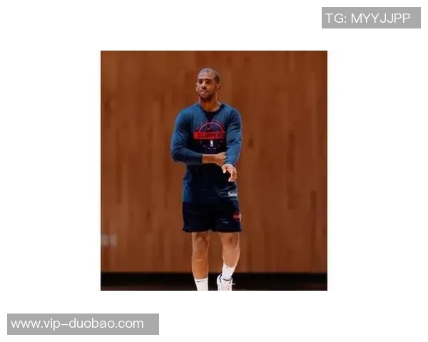 快船备战广州训练照曝光保罗小卡哈登科林斯齐聚场上展现默契