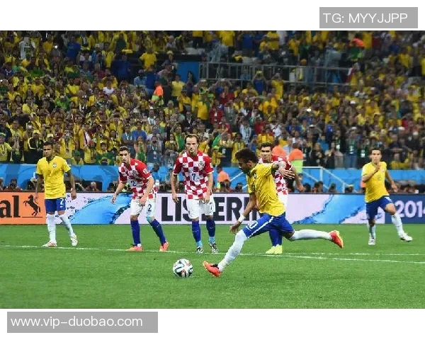 后场防守失误致命奥斯卡助攻侯永永头球破门泰山队暂时落后玉昆队 后场防守失误致命奥斯卡助攻侯永永头球破门泰山队暂时落后玉昆队