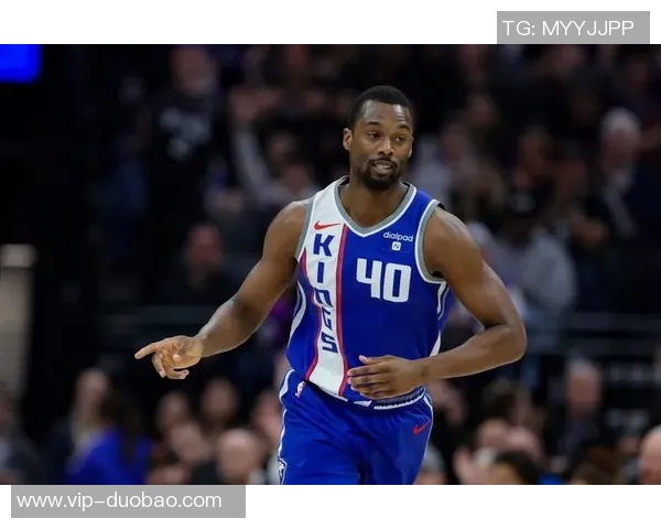 巴恩斯半场表现惨淡6投全失仅得2篮板4助攻球队遭遇困境 巴恩斯半场表现惨淡6投全失仅得2篮板4助攻球队遭遇困境