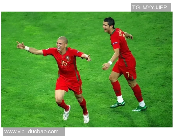 佩佩回忆初见C罗时光:17岁少年训练后啃苹果健身的故事 佩佩回忆初见C罗时光:17岁少年训练后啃苹果健身的故事