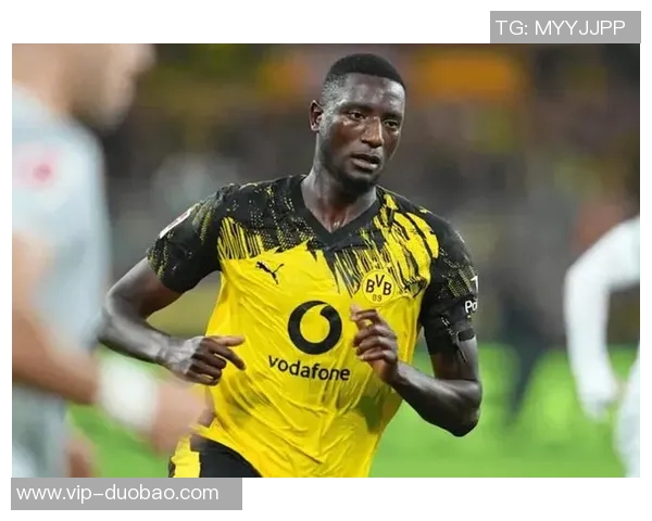 巴萨关注多特前锋吉拉西明夏解约金降至5000万欧元