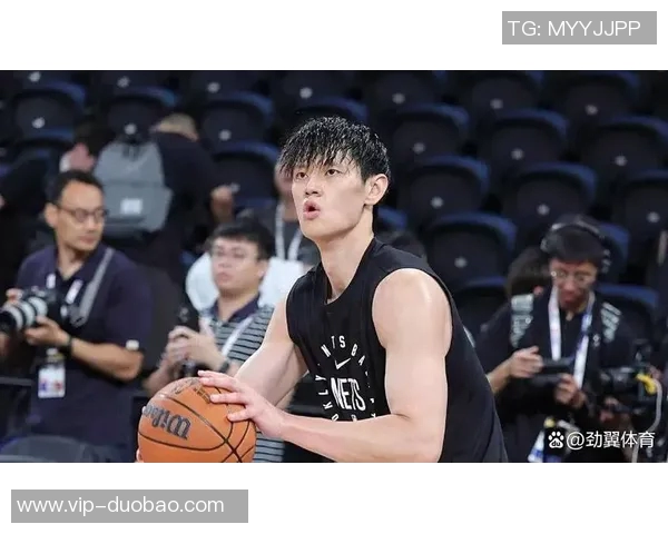 费尔南德斯盛赞曾凡博努力拼搏明日有望迎来首秀机会 费尔南德斯盛赞曾凡博努力拼搏明日有望迎来首秀机会