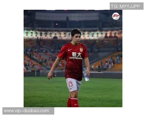 小曾季前赛拼劲十足媒体人分析合同压力促球员表现 小曾季前赛拼劲十足媒体人分析合同压力促球员表现