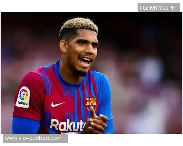 卡拉格直言阿劳霍表现不佳巴萨若想进步需考虑出售他