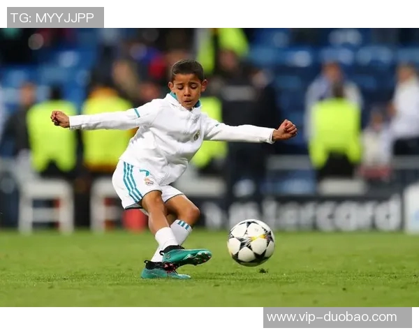 弗朗西斯科王入选葡萄牙U16大名单C罗儿子迷你罗同队引关注 弗朗西斯科王入选葡萄牙U16大名单C罗儿子迷你罗同队引关注