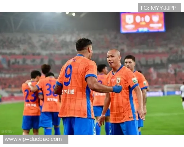 短暂休息时刻马德鲁加与克雷桑同框展现最高竞技水平 短暂休息时刻马德鲁加与克雷桑同框展现最高竞技水平