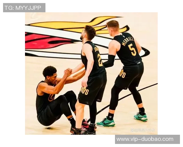 热火全队齐发力12人轮番得分8人双位数表现展现团队实力 热火全队齐发力12人轮番得分8人双位数表现展现团队实力