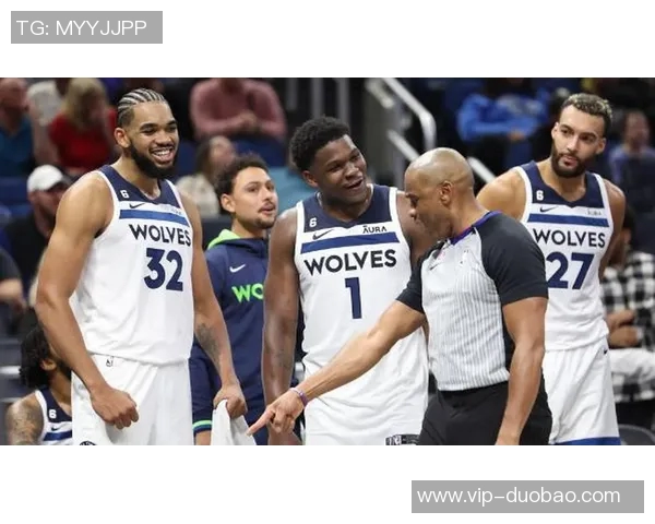 华子分享被唐斯隔扣经历感叹对手身材壮硕高度优势需团队支援 华子分享被唐斯隔扣经历感叹对手身材壮硕高度优势需团队支援