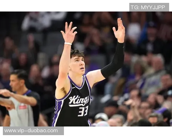 拉拉维亚反讽湖人队友的疯狂反应究竟是谁引发的热议与关注 拉拉维亚反讽湖人队友的疯狂反应究竟是谁引发的热议与关注