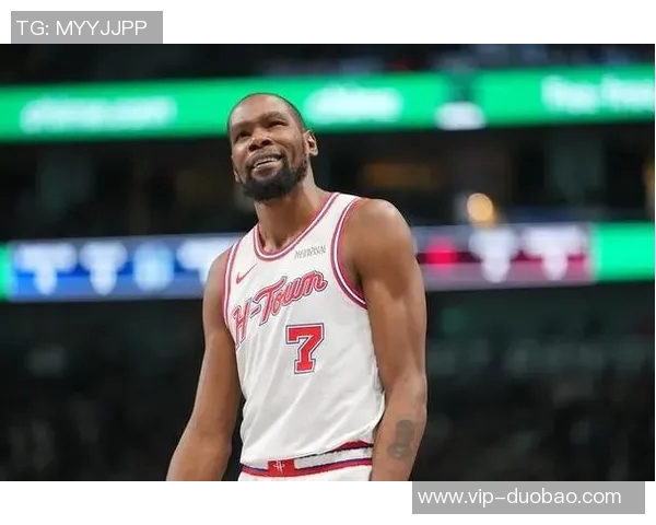 杜兰特首节表现抢眼5篮板3投3中贡献7分1助攻展现实力